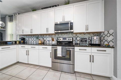House in Orlando, Florida 5 bedrooms, 317.91 sq.m. № 2106793 - photo 4