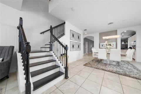 House in Orlando, Florida 5 bedrooms, 317.91 sq.m. № 2106793 - photo 12