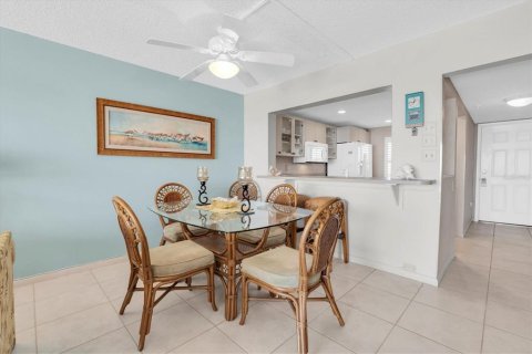 Copropriété à louer à Madeira Beach, Floride: 2 chambres, 113.81 m2 № 2212929 - photo 5
