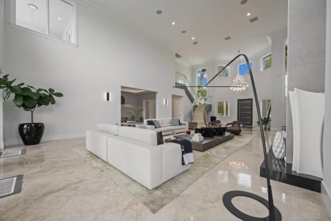 House in Wellington, Florida 5 bedrooms, 707.54 sq.m. № 2082010 - photo 12
