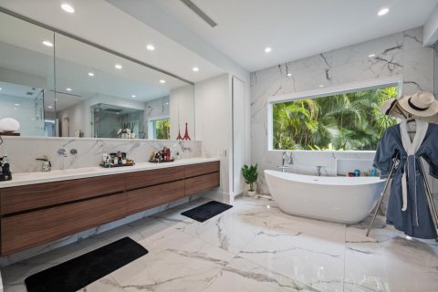 House in Wellington, Florida 5 bedrooms, 707.54 sq.m. № 2082010 - photo 29