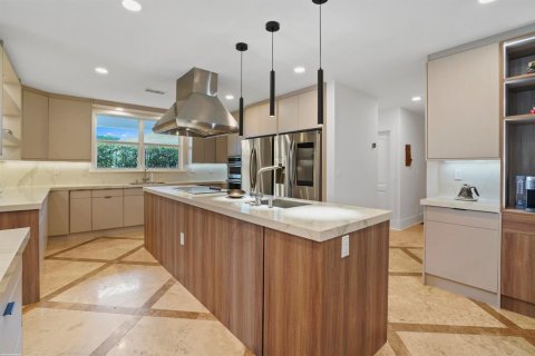 House in Wellington, Florida 5 bedrooms, 707.54 sq.m. № 2082010 - photo 24
