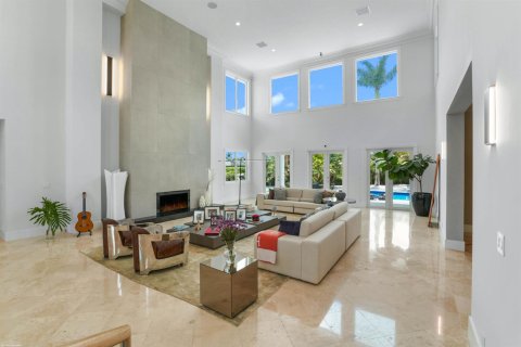 House in Wellington, Florida 5 bedrooms, 707.54 sq.m. № 2082010 - photo 11