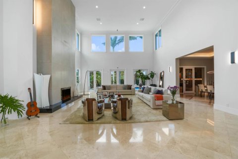 House in Wellington, Florida 5 bedrooms, 707.54 sq.m. № 2082010 - photo 13