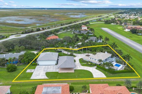 House in Wellington, Florida 5 bedrooms, 707.54 sq.m. № 2082010 - photo 2