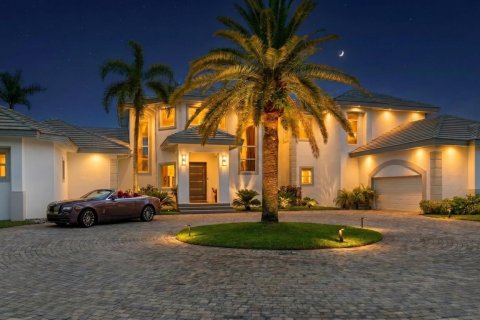 House in Wellington, Florida 5 bedrooms, 707.54 sq.m. № 2082010 - photo 5