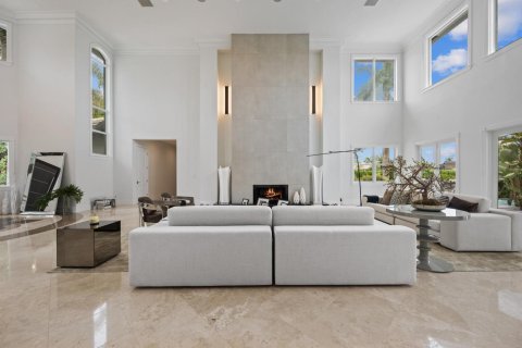 House in Wellington, Florida 5 bedrooms, 707.54 sq.m. № 2082010 - photo 10