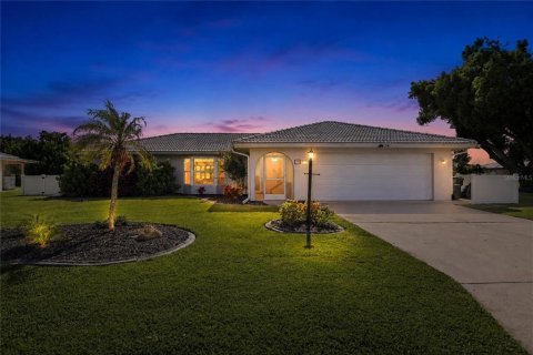 House in Nokomis, Florida 3 bedrooms, 159.33 sq.m. № 2337263