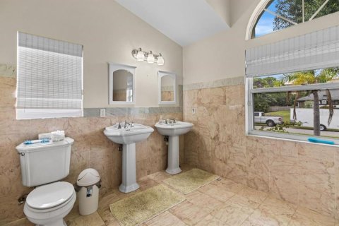 House in Englewood, Florida 4 bedrooms, 217.11 sq.m. № 1866137 - photo 8