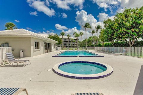 Copropriété à vendre à West Palm Beach, Floride: 2 chambres, 128.67 m2 № 1151523 - photo 1