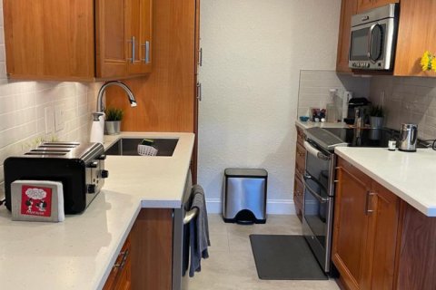 Condo in Fort Lauderdale, Florida, 2 bedrooms № 2275836 - photo 7