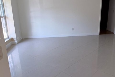 Villa ou maison à vendre à Miami, Floride: 3 chambres, 174.1 m2 № 2020824 - photo 4