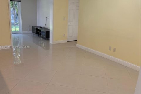 Villa ou maison à vendre à Miami, Floride: 3 chambres, 174.1 m2 № 2020824 - photo 5