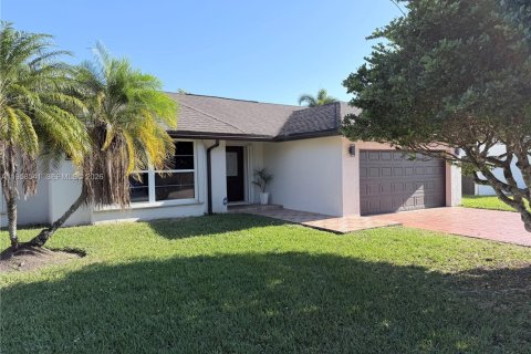 House in Miami, Florida 3 bedrooms, 174.1 sq.m. № 2020824