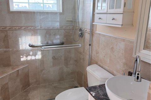 Villa ou maison à vendre à Miami, Floride: 3 chambres, 174.1 m2 № 2020824 - photo 22