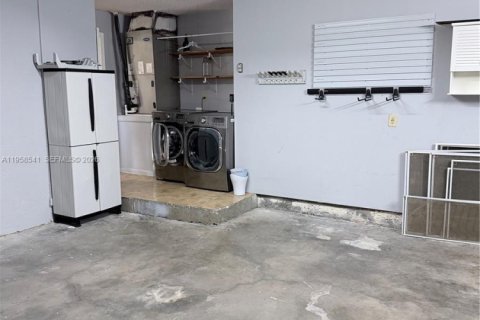 Villa ou maison à vendre à Miami, Floride: 3 chambres, 174.1 m2 № 2020824 - photo 25