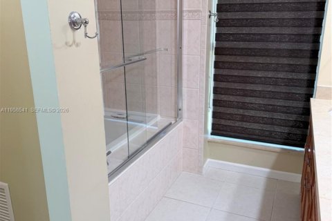 Villa ou maison à vendre à Miami, Floride: 3 chambres, 174.1 m2 № 2020824 - photo 10