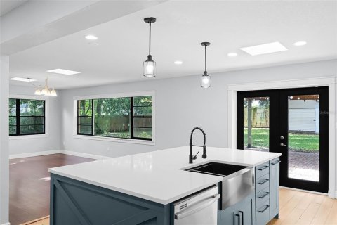 House in Belle Isle, Florida 3 bedrooms, 159.51 sq.m. № 1819284 - photo 10