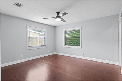 House in Belle Isle, Florida 3 bedrooms, 159.51 sq.m. № 1819284 - photo 18
