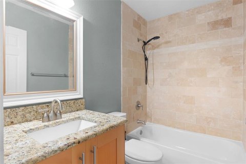 House in Belle Isle, Florida 3 bedrooms, 159.51 sq.m. № 1819284 - photo 23