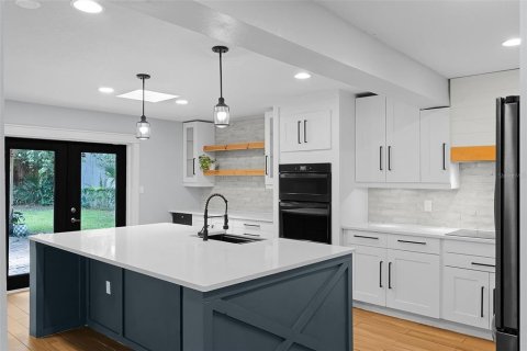 House in Belle Isle, Florida 3 bedrooms, 159.51 sq.m. № 1819284 - photo 3