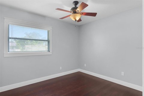 House in Belle Isle, Florida 3 bedrooms, 159.51 sq.m. № 1819284 - photo 21