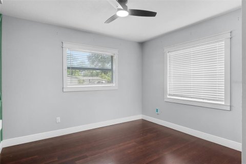 House in Belle Isle, Florida 3 bedrooms, 159.51 sq.m. № 1819284 - photo 19