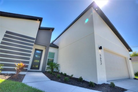 Casa en alquiler en North Port, Florida, 4 dormitorios, 159.51 m2 № 1631601 - foto 7