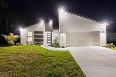 Casa en alquiler en North Port, Florida, 4 dormitorios, 159.51 m2 № 1631601 - foto 2