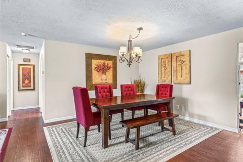 House in Ocala, Florida 6 bedrooms, 291.81 sq.m. № 2354471 - photo 8
