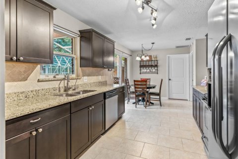 House in Ocala, Florida 6 bedrooms, 291.81 sq.m. № 2354471 - photo 10