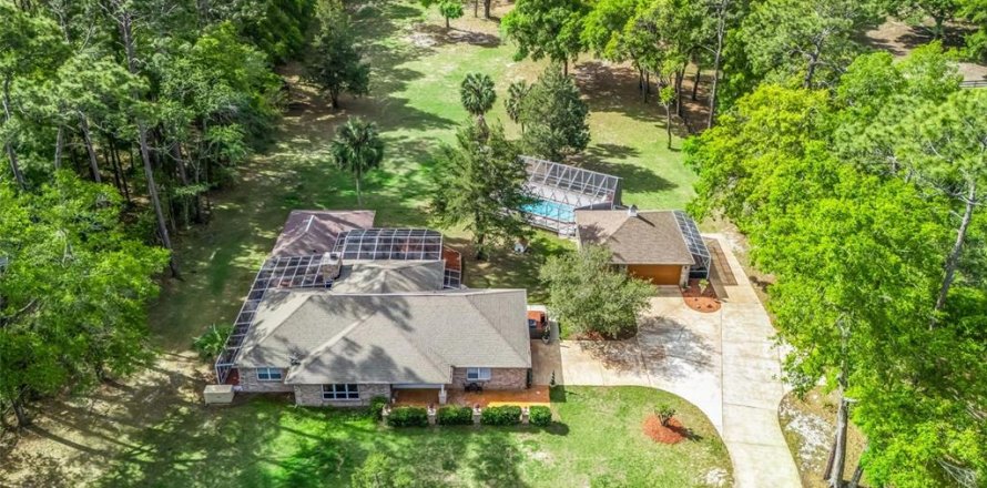 House in Ocala, Florida 6 bedrooms, 291.81 sq.m. № 2354471