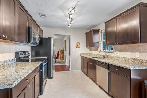 House in Ocala, Florida 6 bedrooms, 291.81 sq.m. № 2354471 - photo 11
