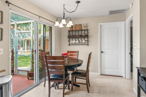 House in Ocala, Florida 6 bedrooms, 291.81 sq.m. № 2354471 - photo 13