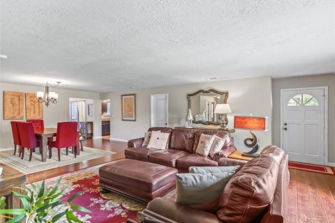 House in Ocala, Florida 6 bedrooms, 291.81 sq.m. № 2354471 - photo 6
