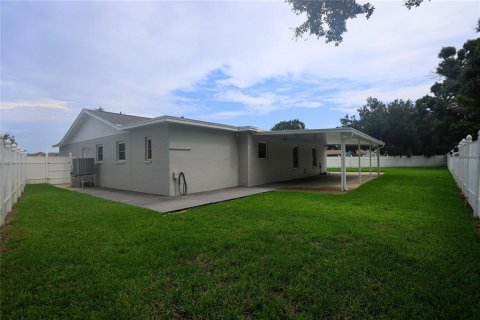 House in Seminole, Florida 4 bedrooms, 195.47 sq.m. № 1817007 - photo 27