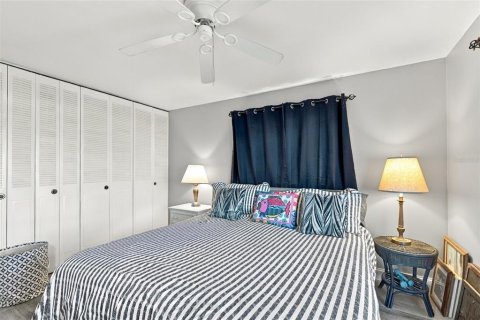 Condo in Sun City Center, Florida, 2 bedrooms № 2383386 - photo 11