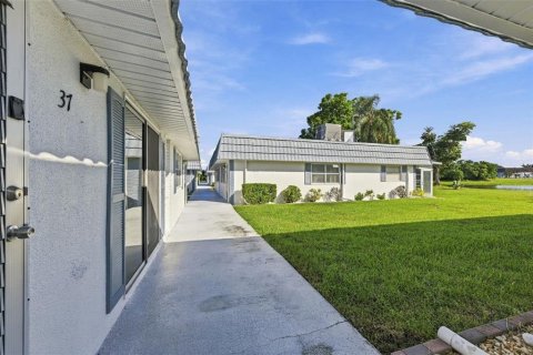 Condo in Sun City Center, Florida, 2 bedrooms № 2383386 - photo 3