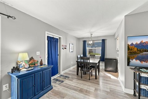 Condo in Sun City Center, Florida, 2 bedrooms № 2383386 - photo 20