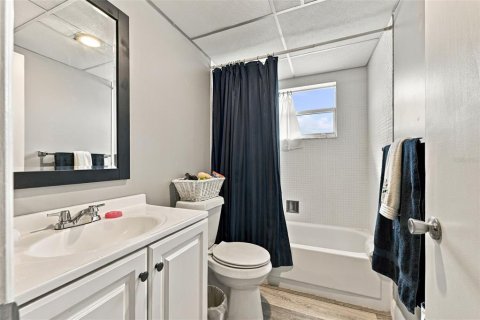 Condo in Sun City Center, Florida, 2 bedrooms № 2383386 - photo 6