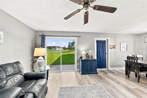 Condo in Sun City Center, Florida, 2 bedrooms № 2383386 - photo 19