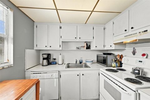 Condo in Sun City Center, Florida, 2 bedrooms № 2383386 - photo 28