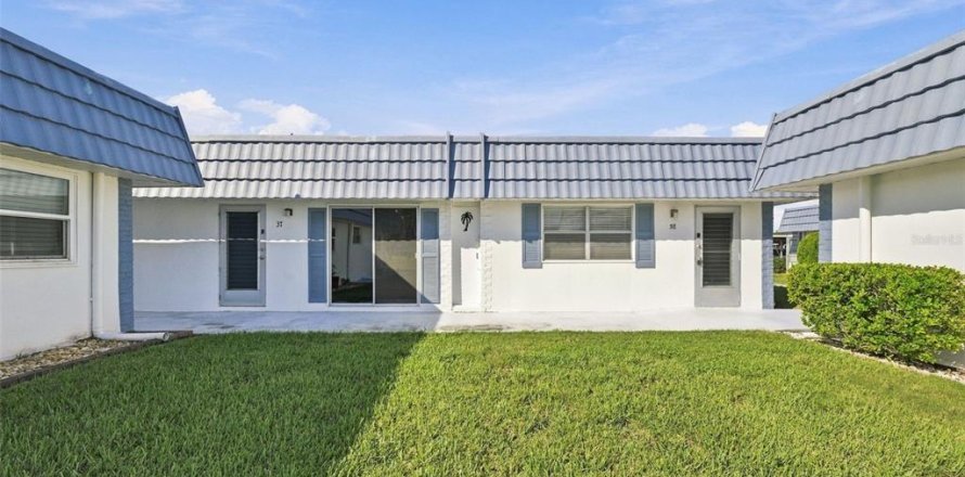 Condo in Sun City Center, Florida, 2 bedrooms № 2383386