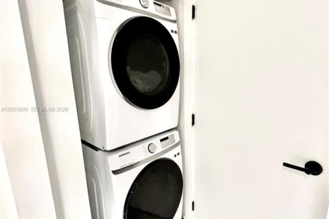 Condo in Bay Harbor Islands, Florida, 2 bedrooms  № 2068645 - photo 22