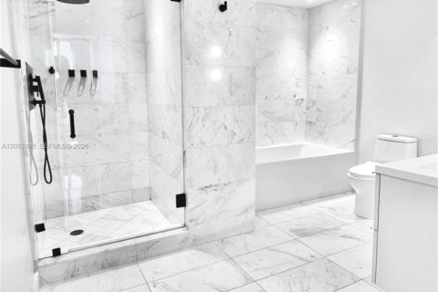 Condo in Bay Harbor Islands, Florida, 2 bedrooms  № 2068645 - photo 13