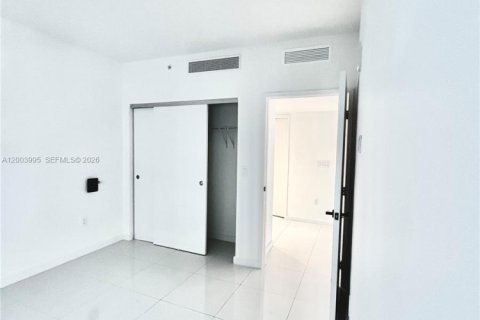 Condo in Bay Harbor Islands, Florida, 2 bedrooms  № 2068645 - photo 18