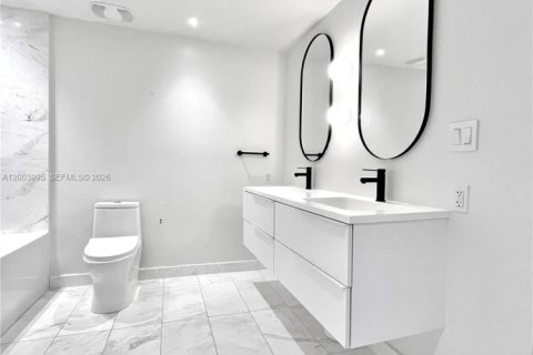 Condo in Bay Harbor Islands, Florida, 2 bedrooms  № 2068645 - photo 14