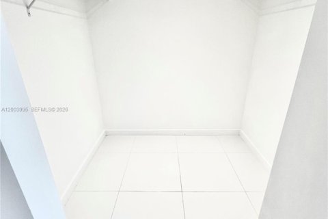 Condo in Bay Harbor Islands, Florida, 2 bedrooms  № 2068645 - photo 12