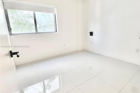 Condo in Bay Harbor Islands, Florida, 2 bedrooms  № 2068645 - photo 17