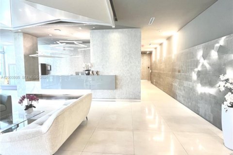 Condo in Bay Harbor Islands, Florida, 2 bedrooms  № 2068645 - photo 25